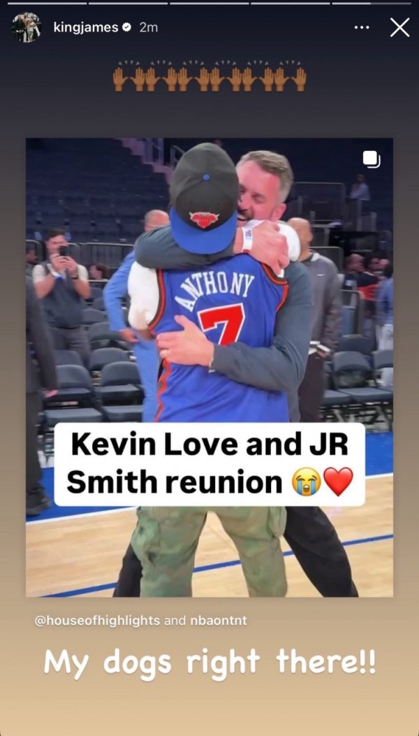 James forwarded Love and JR to embrace after the game: 🙌� Now that&#39;s all my good buddies!