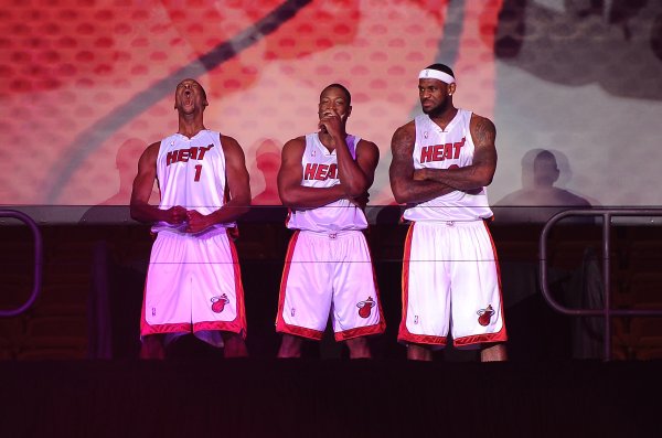Wade talks about the seventh championship: James lost control in front of the microphone & I lowered my head and sighed inwardly that he didn t know how difficult it was