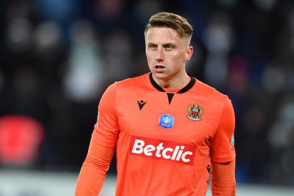 Reporter: Nice goalkeeper Burca signs on Manchester United s list, Martin is also the target of the Red Devils  attention