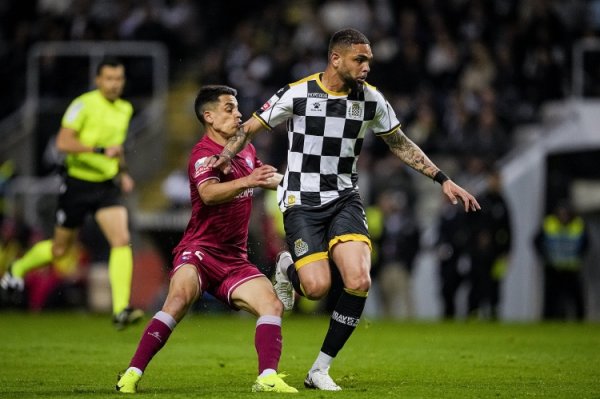Le Parisian: A 17-year-old boy arrested for attempting to steal Kurzawa s residence