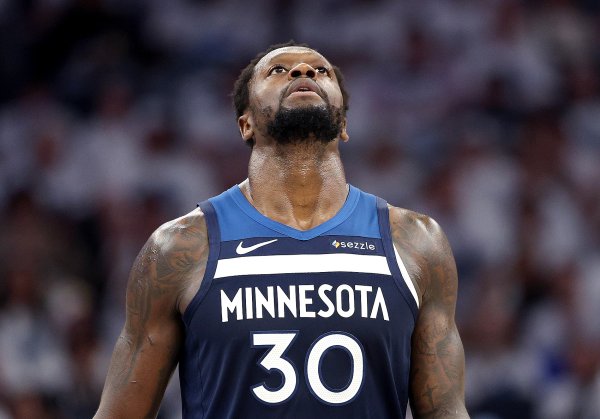 100 million in three years! Randall averaged 18+7+4.7 games this season and rose to 21.7+5.9+4.9 in the playoffs