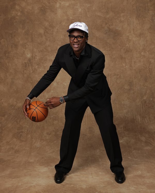 The official announcement of the Qifang Big Deal! Lakers official: The team officially got No. 36 pick Adu Tierro