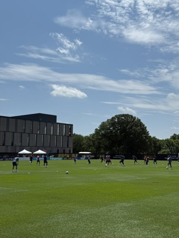 Journalist Paris training: Kimpenbe is absent, Moscado trains alone, and other players are