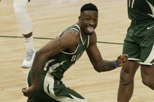 😉Buy one free! Stein: If Antetokounmpo stays, the Bucks are expected to sign Antetokounmpo back