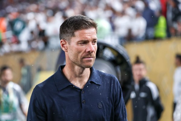 200 million have been spent! ESPN: Real Madrid pays 11.5 million to sign Alonso and will not sign new players before selling