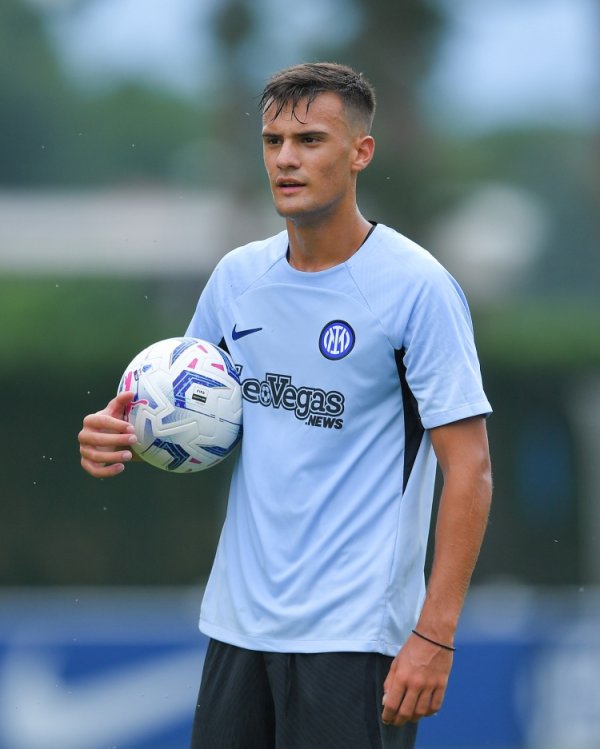 Reporter: Inter Milan young player Stankovic is about to reach a transaction to Bruges, with a transfer fee of 10 million euros