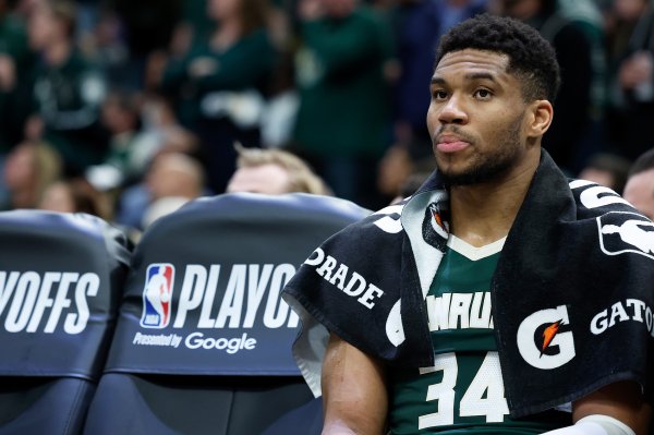 👀Antetokounmpo has followed some Knicks players on social media, Hart& Miro and others are listed