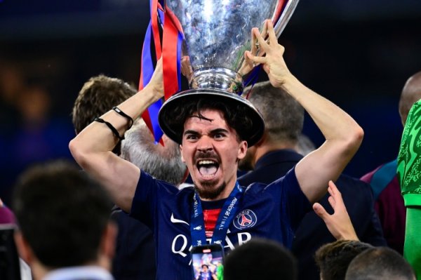 Romano: Termination clause is illegal in Ligue 1, Vitinia will stay in Paris