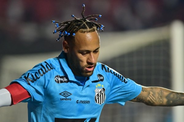 Depp social media complained about artificial turf in Brazil, Neymar left a message to support: Agree 👍👏