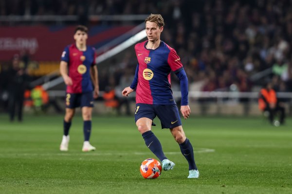 Marca: After the transfer window is closed, Barcelona is pushing forward the contract renewal between De Jong and Eric Garcia