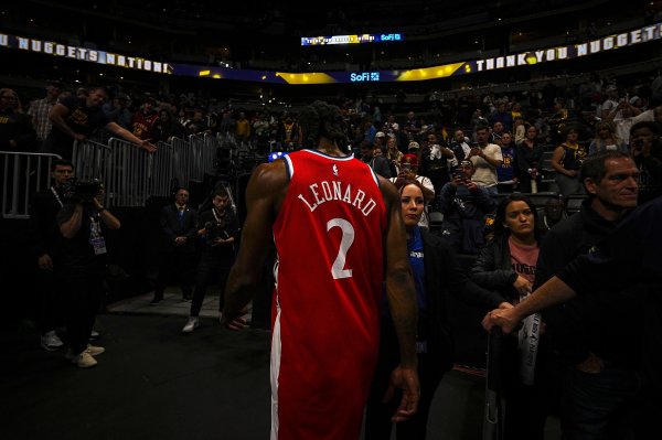 TA famous reporter: Xiaoka could have signed a short contract with the Clippers in 21 years and then chased a big contract, but he chose to renew his contract