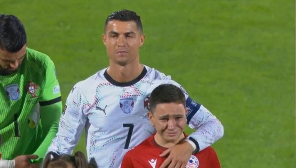 Successful star chasing! The little caddie he brought with him when Ronaldo entered the court was so excited that he cried out