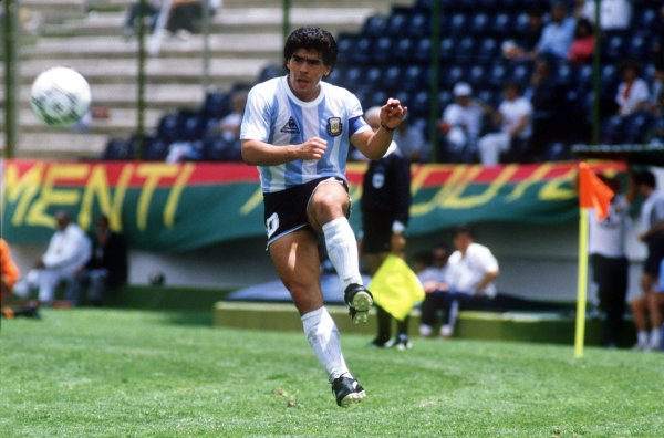 A Media: Maradona has worn the national team number 10 for the first time at the age of 16, and Mastantono has not broken the record