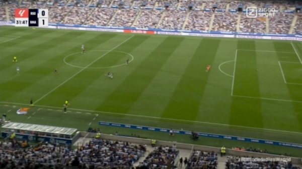 Heysen is so popular because of this? Courtois is still outside the penalty area when Oyasaval is about to get the ball
