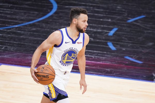 Chalmos: Curry is not a point guard, he does not dominate the game by passing, and his opponent is not worried about his passing