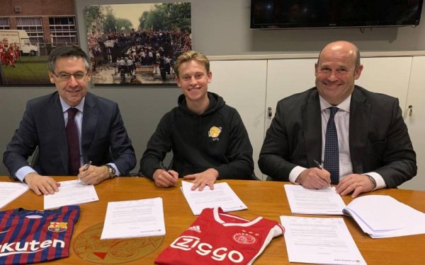 Already at the level of veterans! At the age of 22, De Jong joined Barcelona for a total of 86 million euros, and won 6 championships in 6 years