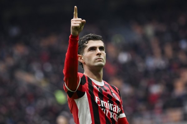 Bergomi: Pulisic is freed from the right side, he is free to move in the midfield and forward line
