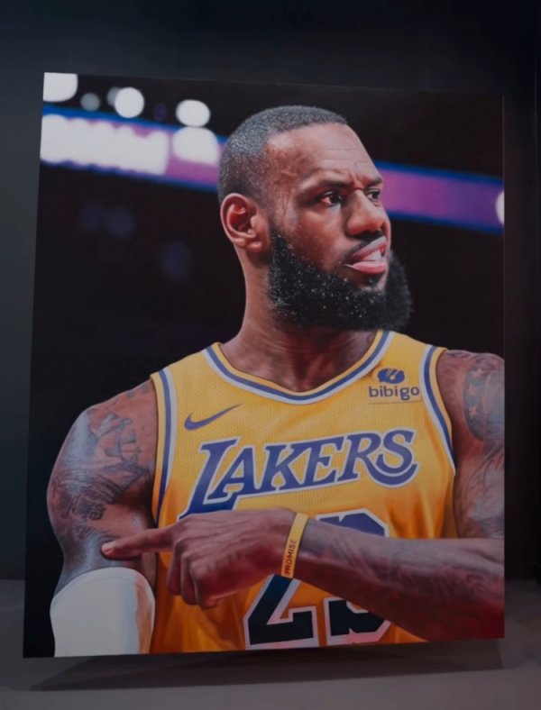 The artist spent more than 500 hours painting the huge painting of Lao Zhan! Previously recognized by Antetokounmpo and DeRozan