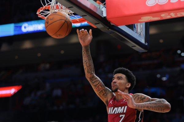 No wonder the Heat didn t sell! Weir scored 14 points, 5 of 8, and 1 block in 9 minutes and contributed a domineering three-game dunk.