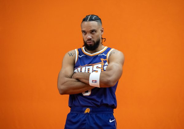 How dare you take action! Dillon made 6% of 15 shots in the half, 26 of 26 three-pointers, 2 of 8 from 3-point range, and scored a team-high 16 points with 2 steals.