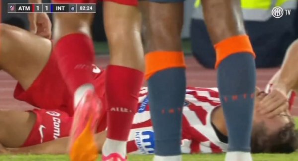 Reporter: Atletico Madrid defender Kostis has torn his anterior cruciate ligament and will miss the rest of the season.