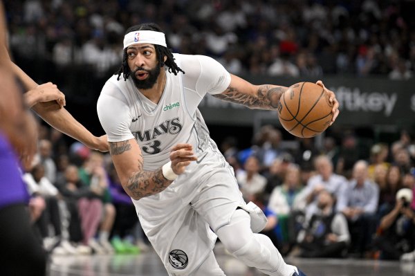 The outside line is not open! In the first quarter, Big Eyebrow made 2 of 5 shots, 26% of 26 three-pointers, 0 of 2, only 4 points, 2 rebounds, plus-minus of -12