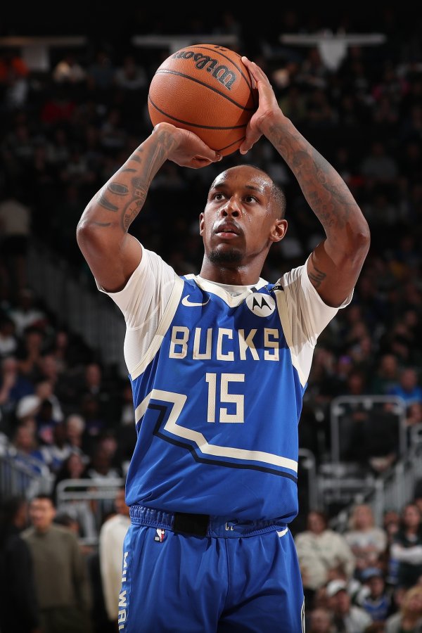 US reporter: Bucks will lay off two-way contract player Jamari Bouye to make room for signing Antetokounmpo