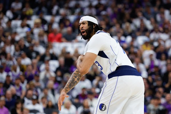 Warm up against the old master! Thick eyebrows scored 18 points on 7-for-15 shooting, 9 rebounds, 2 assists and 1 shot.