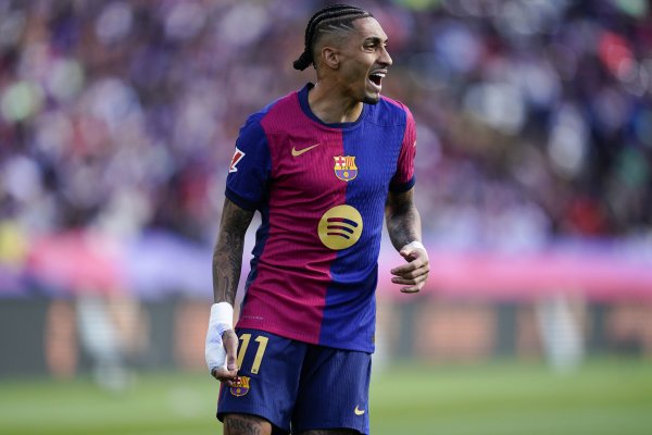 World Sports: Rafinha came to the El Clasico to cheer on the scene. He is expected to return after the offseason in November.