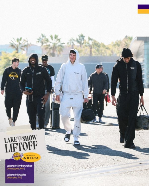 The Lakers officially posted photos of boarding for the away game: they will fly to Minnesota and Memphis next