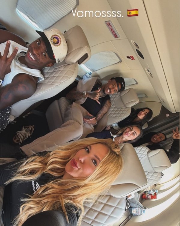 Good mood! After the national derby, Vinicius took his girlfriend and vacationed in Monaco with Militao and his wife.