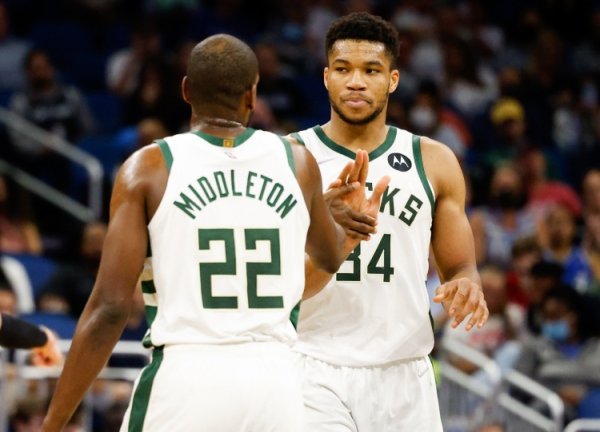 Antetokounmpo: It felt weird after Middleton was traded. He was by my side in every game before.