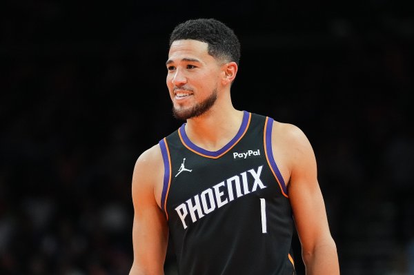 Booker: The Suns team has ushered in a new atmosphere and has put last season behind them