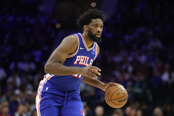 Nurse: Embiid is under daily observation. Imaging examination results show no structural problems with the knee.
