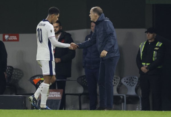 Bellingham changed jerseys with his opponent at halftime! Fans complain: He thinks he is a superstar